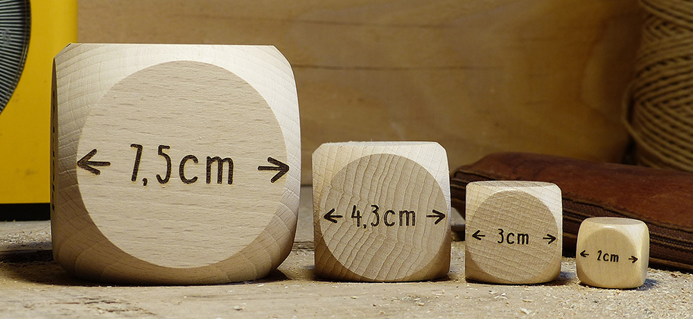 Nos différentes tailles de dés à personnaliser, 2cm, 3cm, 4cm ou 7,5cm