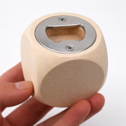 Dé-capsuleur en bois personnalisé - 5cm
